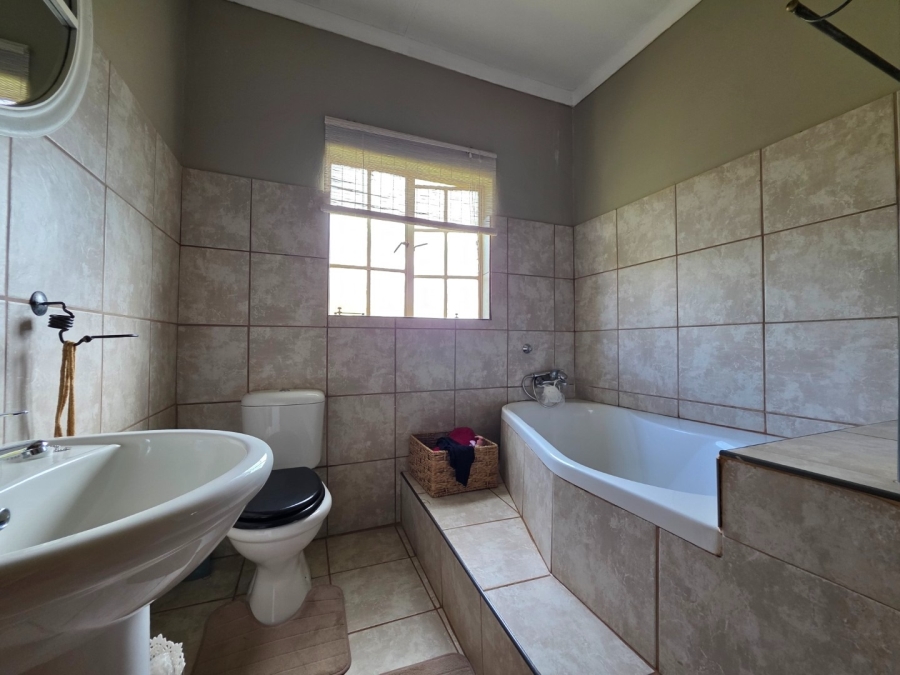 6 Bedroom Property for Sale in Olifantsnek North West